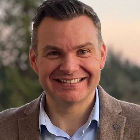 Stuart-Cassells-hire-TV-speaker-book-at-agent-Great-British-Moderators